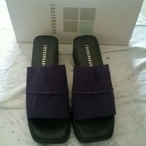 Crossroads platform w/ wide elastic band/knot